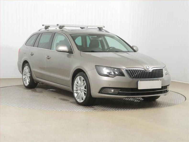 Škoda Superb - hlavní foto