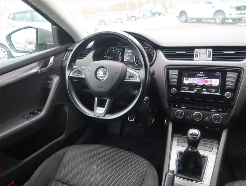 Škoda Octavia - hlavní fotka