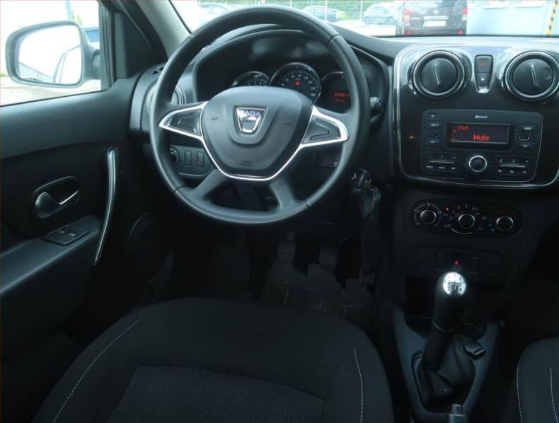 Dacia Logan - hlavní fotka