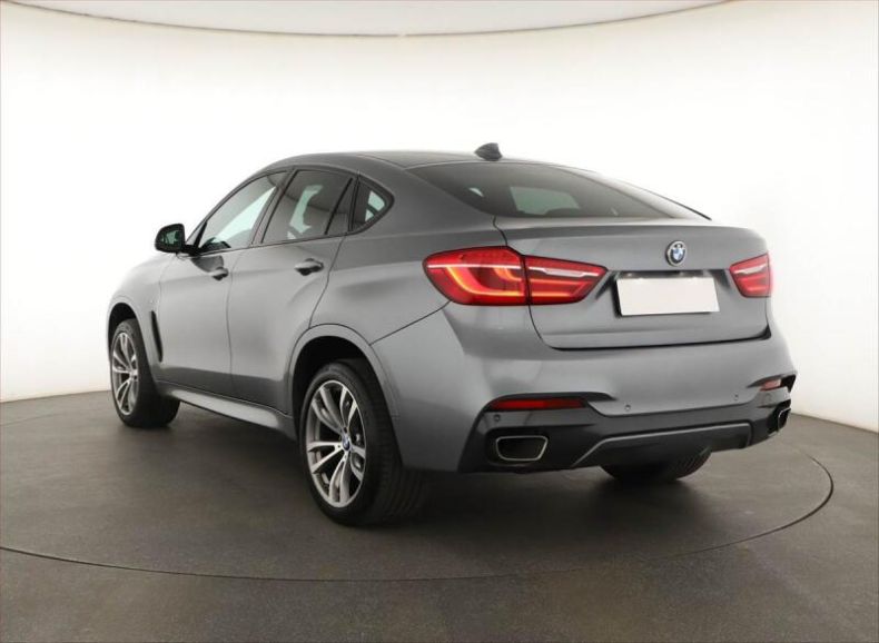 BMW X6 - hlavní fotka