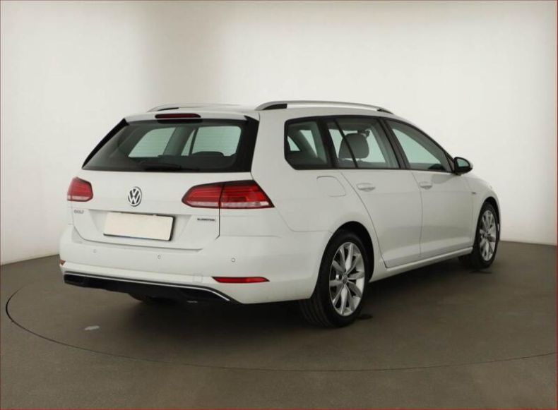 Volkswagen Golf - hlavní fotka