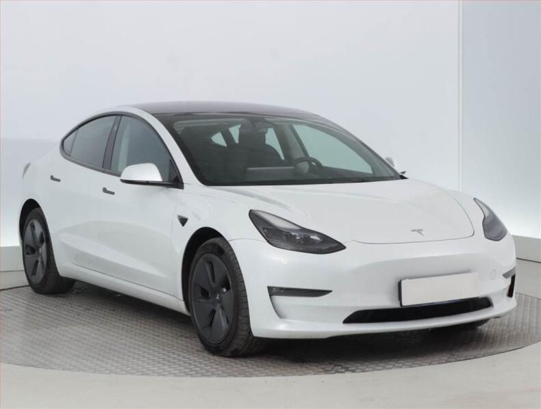 Tesla Model 3 - hlavní foto