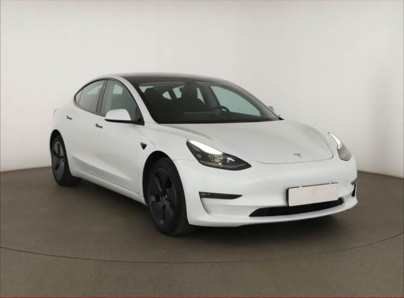 Tesla Model 3 - hlavní foto