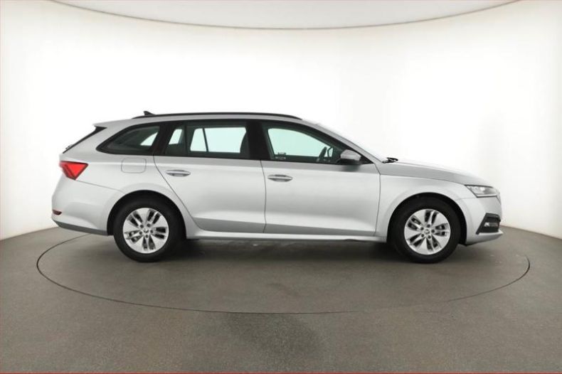 Škoda Octavia - hlavní fotka