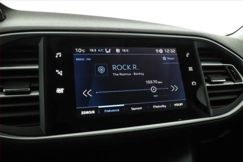 Peugeot 308 - hlavní fotka