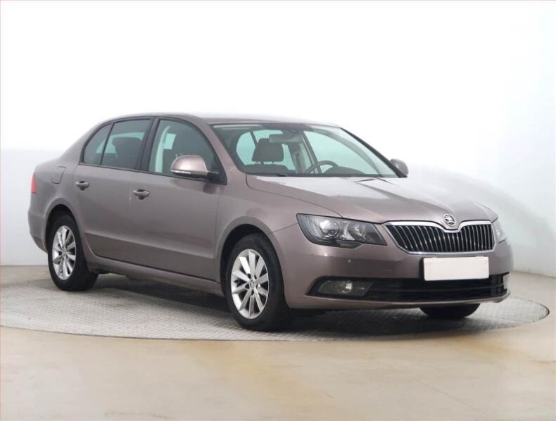 Škoda Superb - hlavní foto