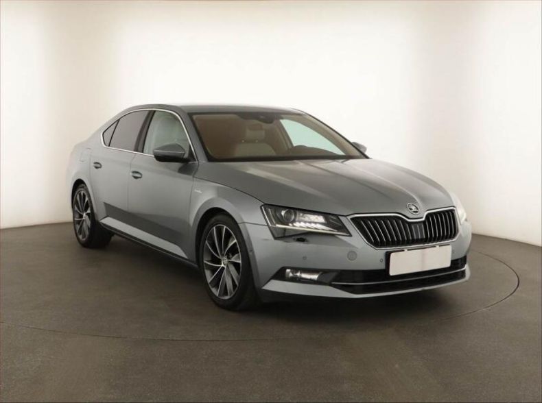 Škoda Superb - hlavní foto
