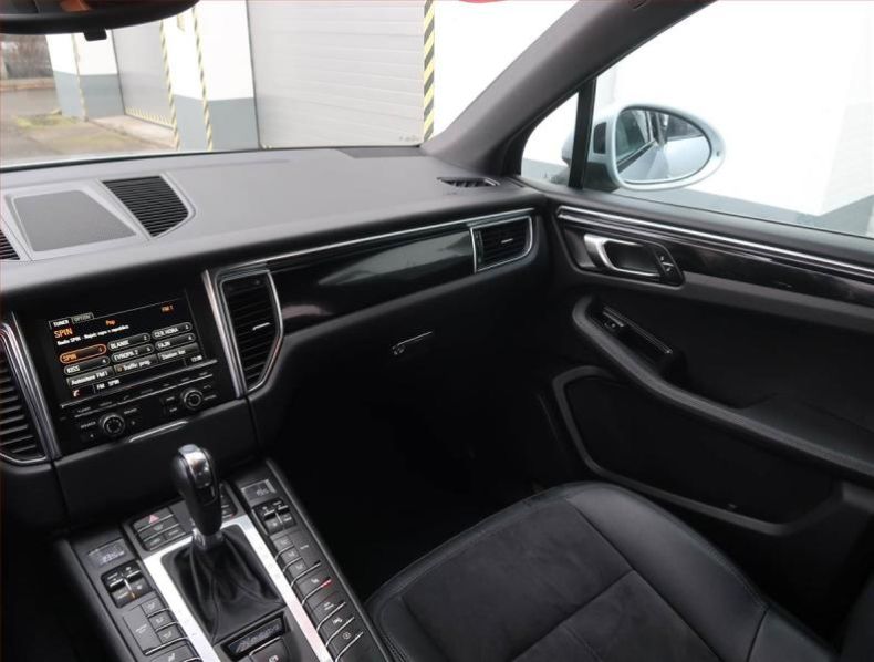 Porsche Macan - hlavní fotka