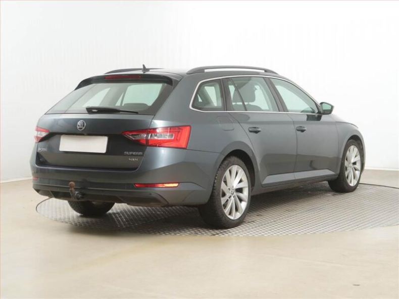 Škoda Superb - hlavní fotka