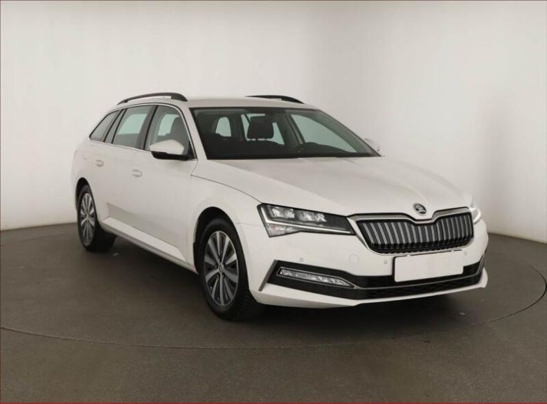 Škoda Superb - hlavní foto