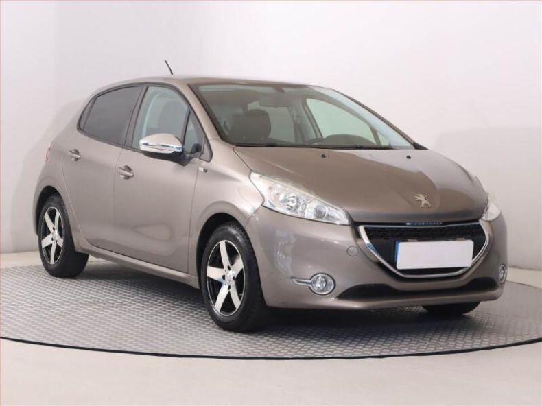Peugeot 208 - hlavní fotka