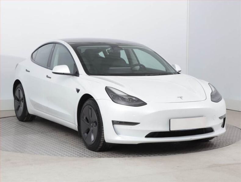 Tesla Model 3 - hlavní foto