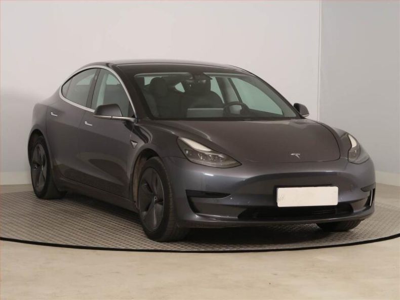 Tesla Model 3 - hlavní foto