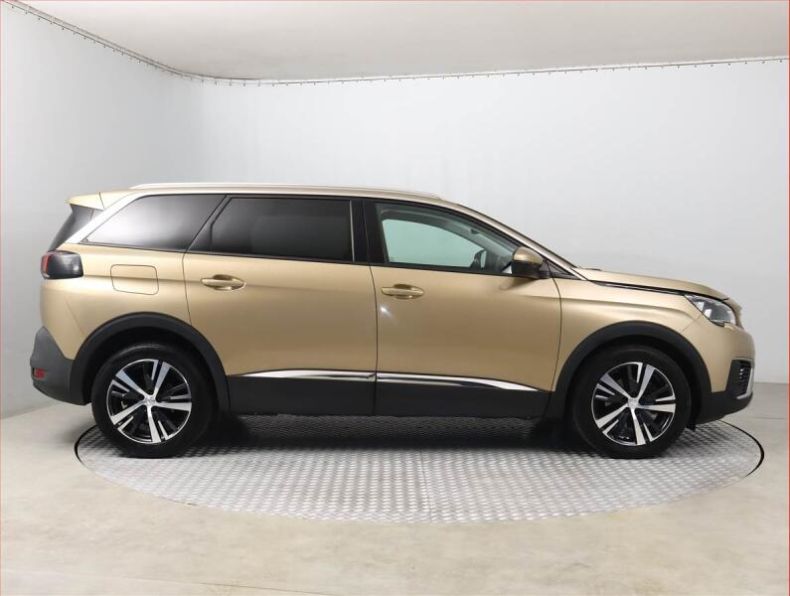 Peugeot 5008 - hlavní fotka