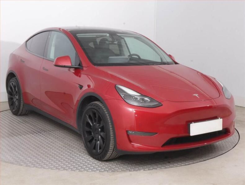 Tesla Model Y - hlavní fotka