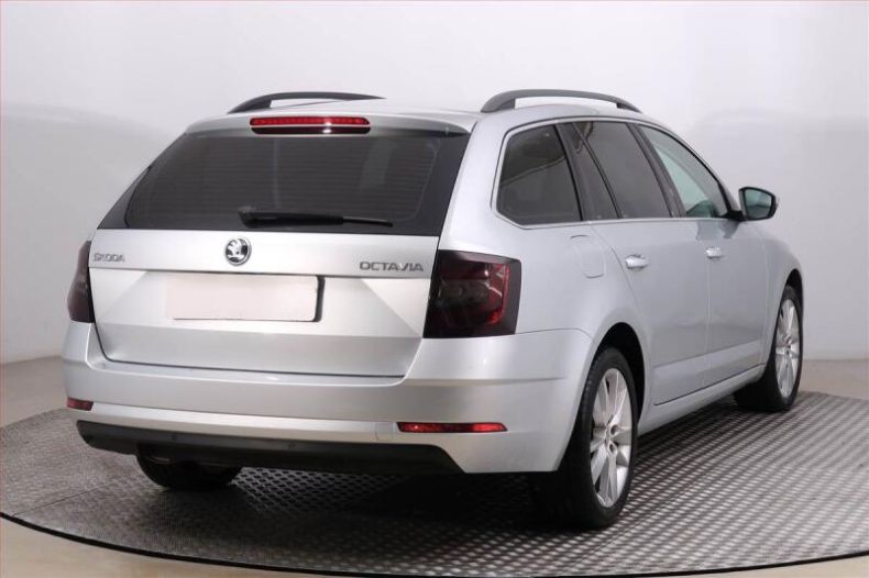 Škoda Octavia - hlavní fotka