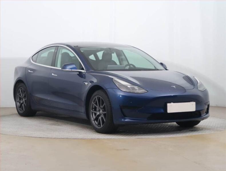 Tesla Model 3 - hlavní foto