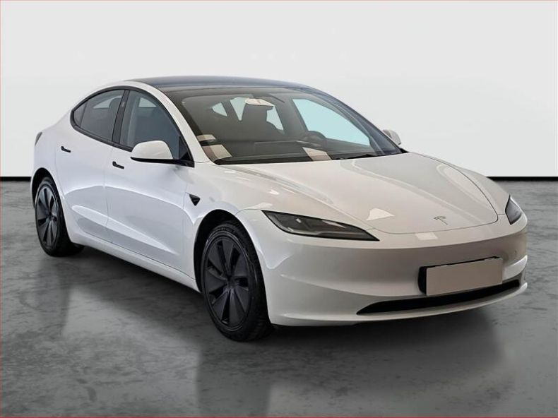 Tesla Model 3 - hlavní foto