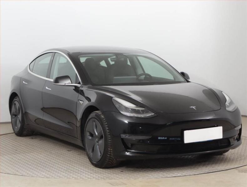 Tesla Model 3 - hlavní foto