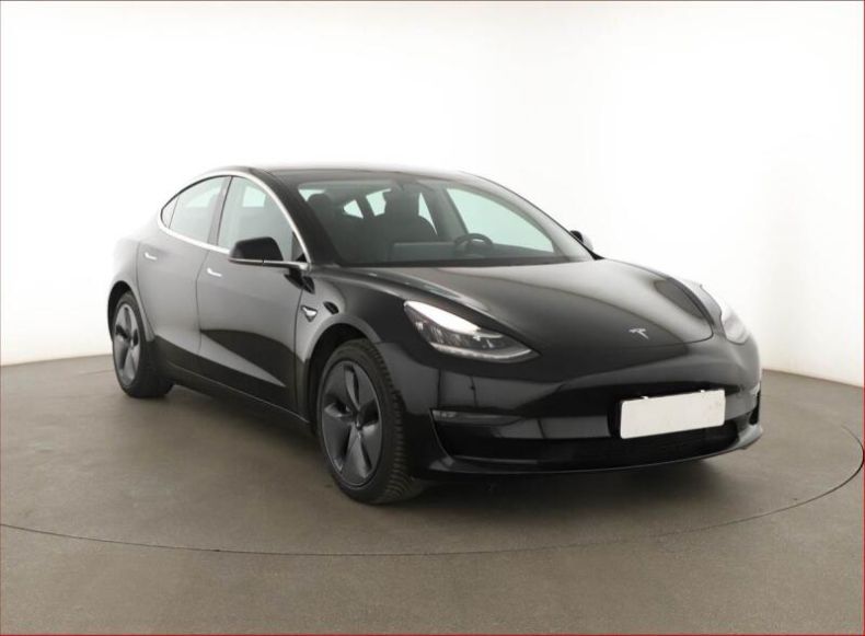 Tesla Model 3 - hlavní fotka