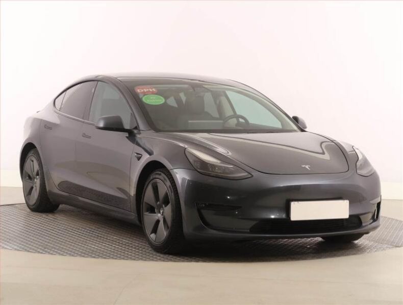 Tesla Model 3 - hlavní foto