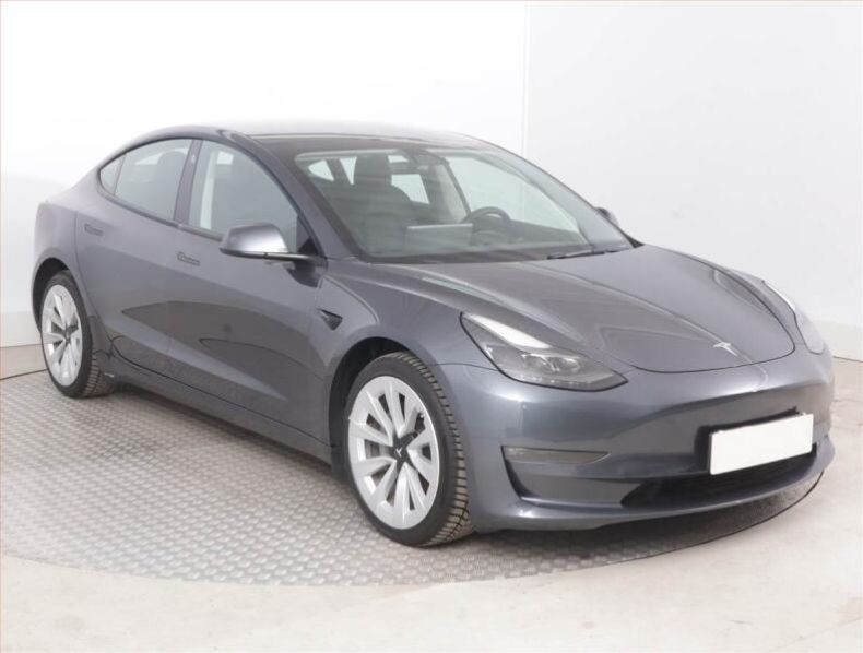 Tesla Model 3 - hlavní fotka inzerátu