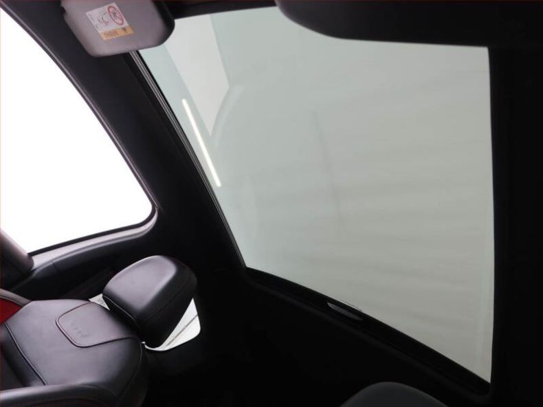 Peugeot 208 - hlavní fotka