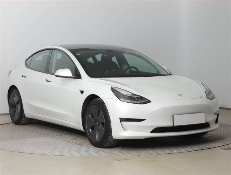 Tesla Model 3 - hlavní foto