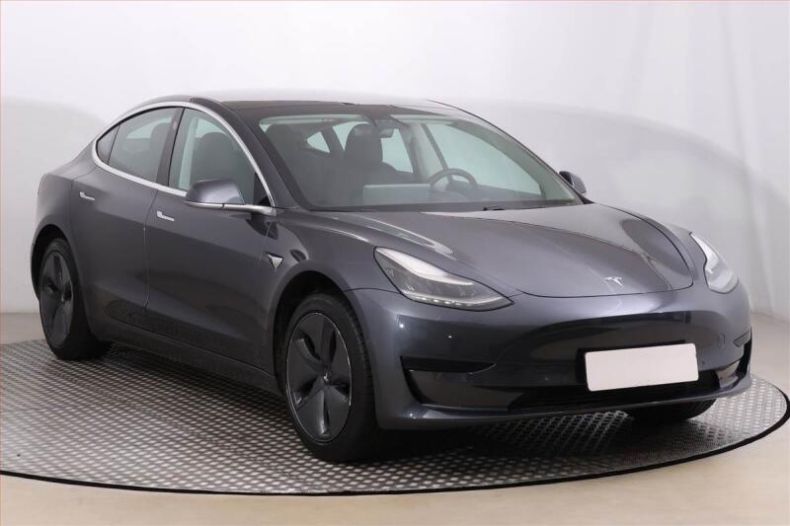 Tesla Model 3 - hlavní foto