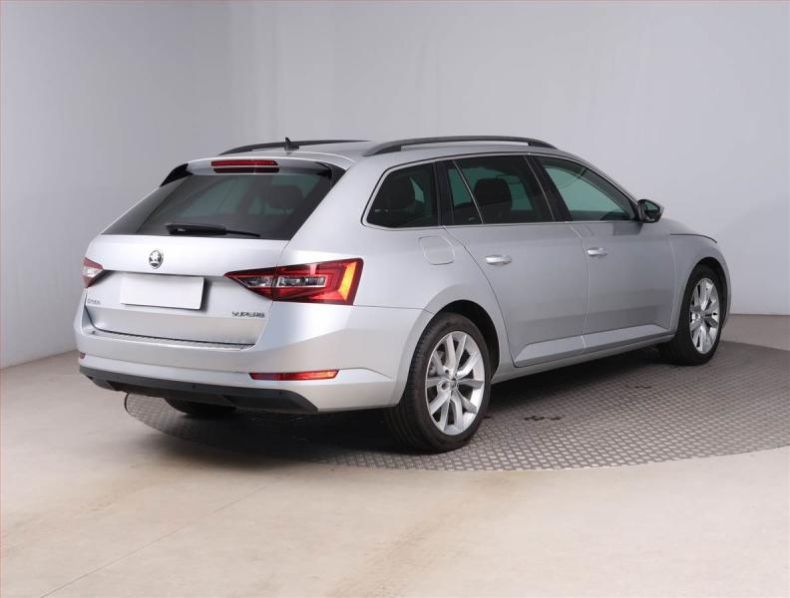 Škoda Superb - hlavní fotka