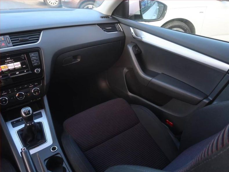 Škoda Octavia - hlavní fotka