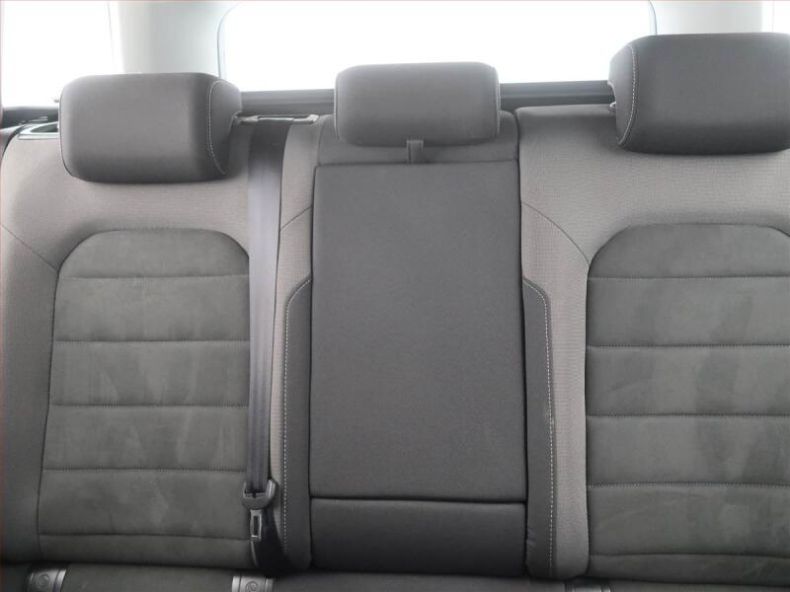 Volkswagen Golf - hlavní fotka