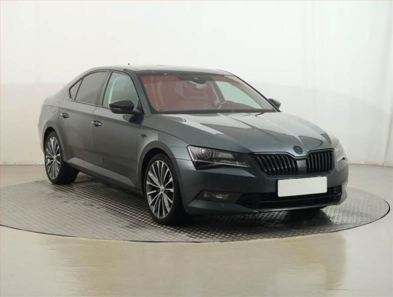 Škoda Superb - hlavní foto