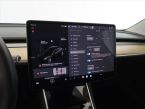 Tesla Model 3 - fotka číslo 21