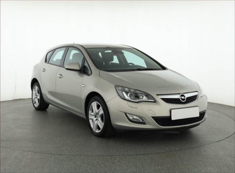 Opel Astra - hlavní foto