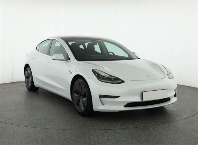 Tesla Model 3 - hlavní foto