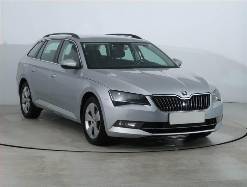 Škoda Superb - hlavní foto