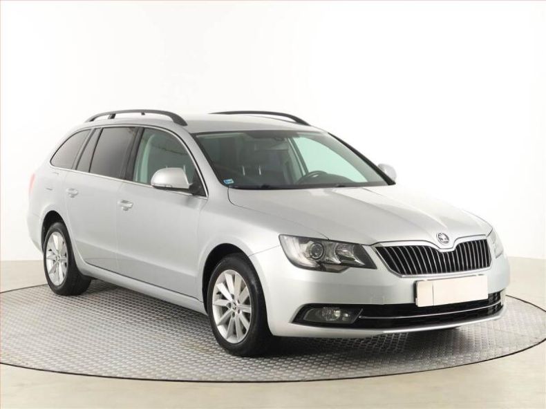 Škoda Superb - hlavní foto