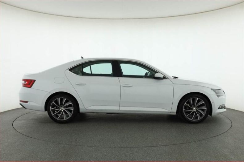Škoda Superb - hlavní fotka