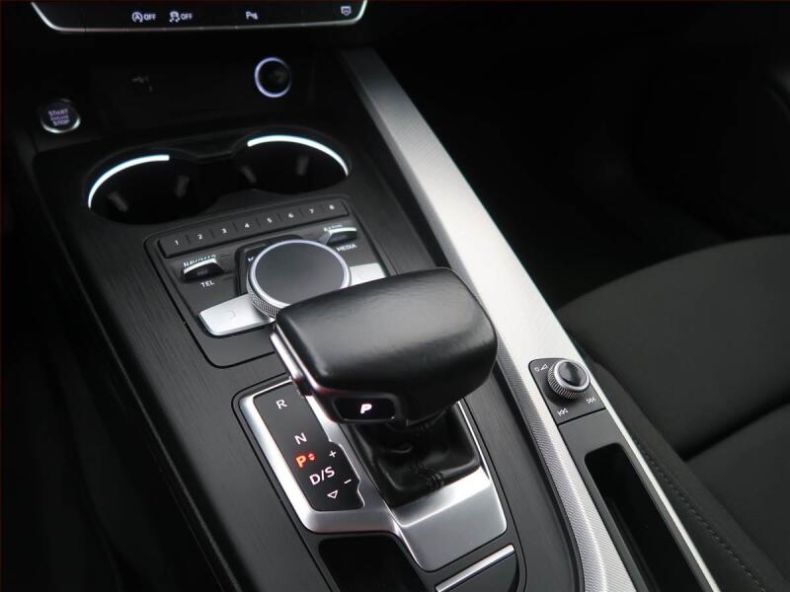 Audi A4 - hlavní fotka