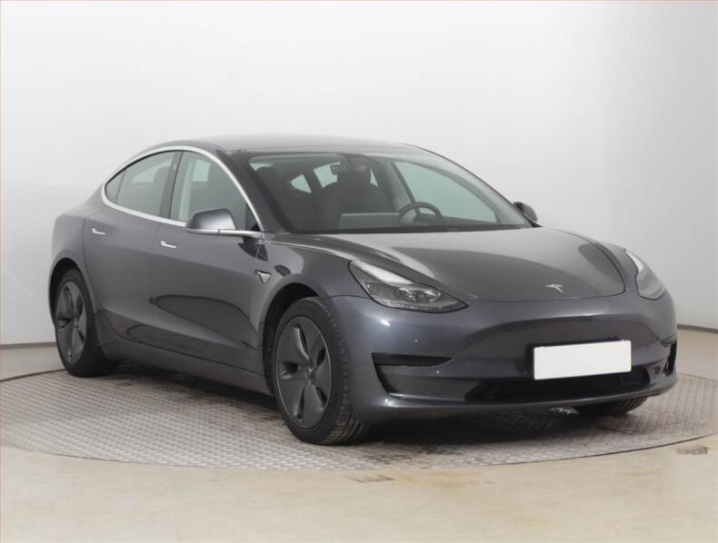 Tesla Model 3 - hlavní foto