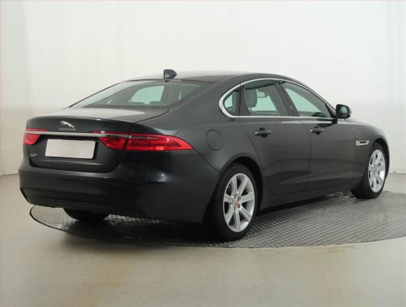 Jaguar XF - hlavní fotka