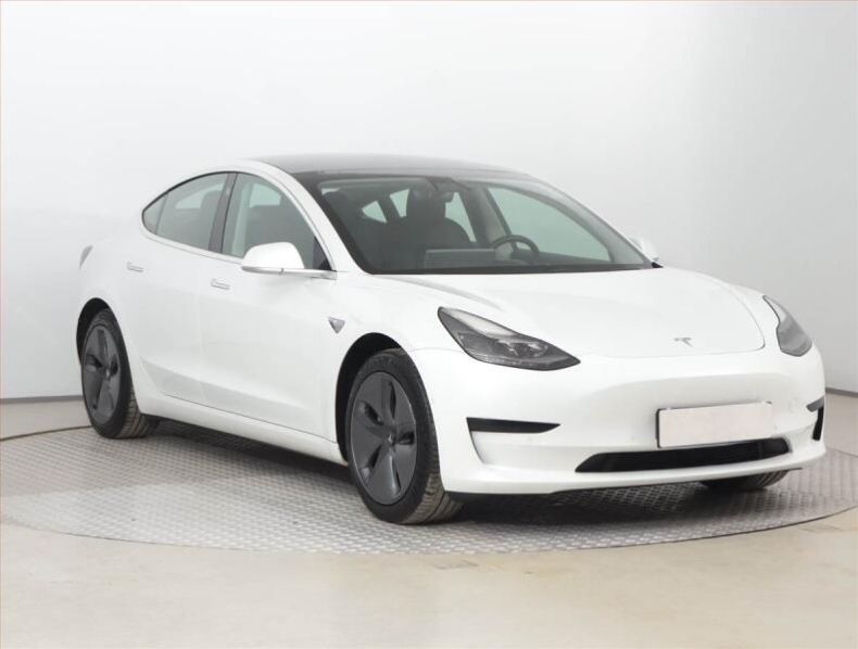 Tesla Model 3 - hlavní foto