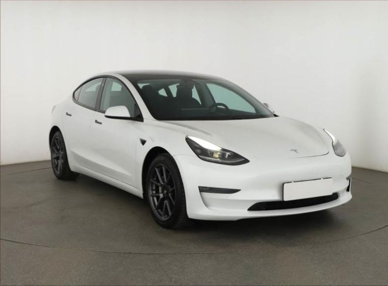 Tesla Model 3 - hlavní fotka inzerátu