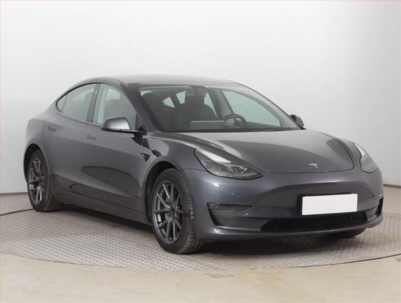 Tesla Model 3 - hlavní fotka