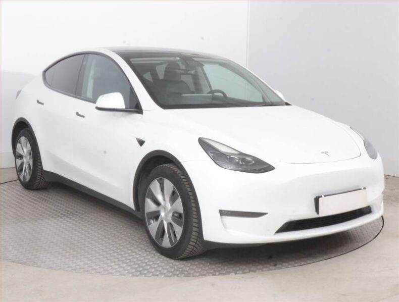 Tesla Model Y - hlavní foto