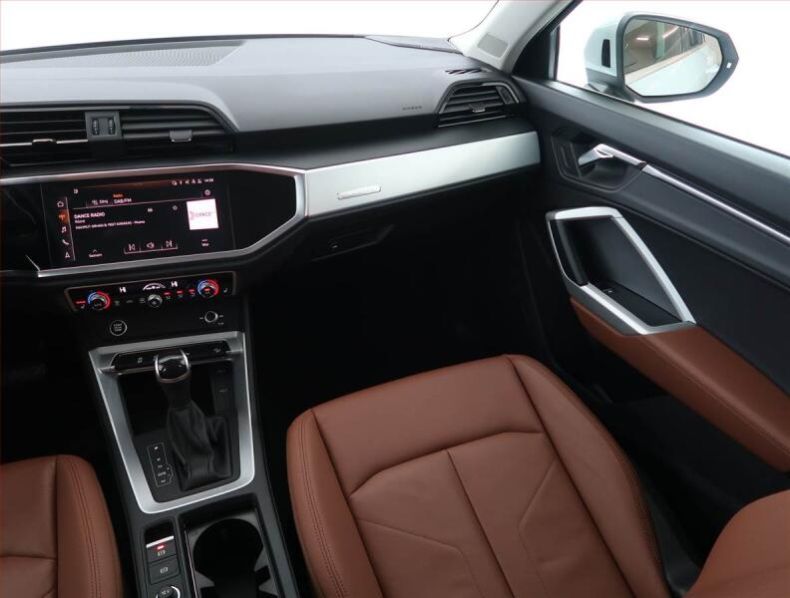 Audi Q3 - hlavní fotka