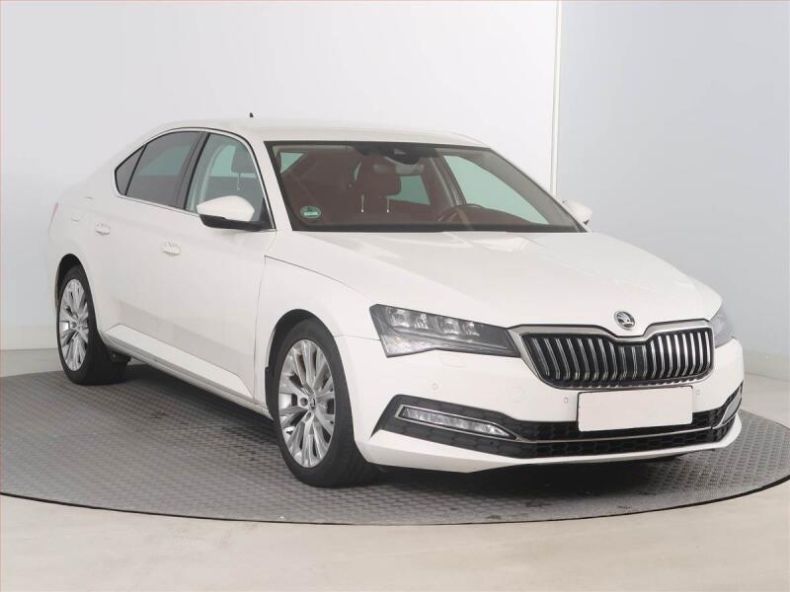 Škoda Superb - hlavní foto