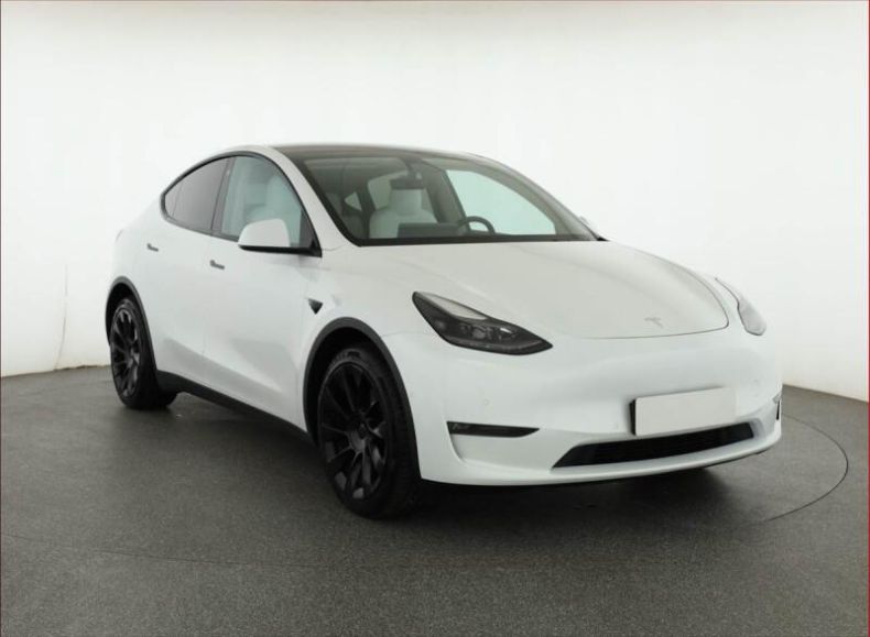 Tesla Model Y - hlavní foto