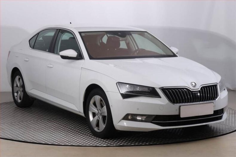 Škoda Superb - hlavní foto